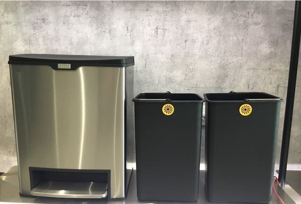 thung-rac-fitis-inox-2-ngan-dung-de-phan-loai-rac