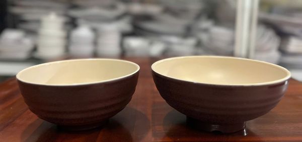 Tô tròn nhám nâu 2 màu có 2 size phù hợp nhiều nhu cầu sử dụng