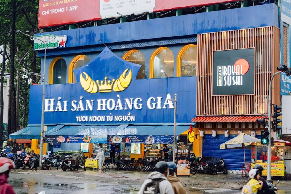 HẢI SẢN TƯƠI SỐNG TẠI 235 NGUYỄN TRI PHƯƠNG - CHỌN TẠI HỒ, GIÁ RÕ RÀNG