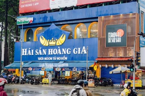 HẢI SẢN TƯƠI SỐNG TẠI 235 NGUYỄN TRI PHƯƠNG - CHỌN TẠI HỒ, GIÁ RÕ RÀNG