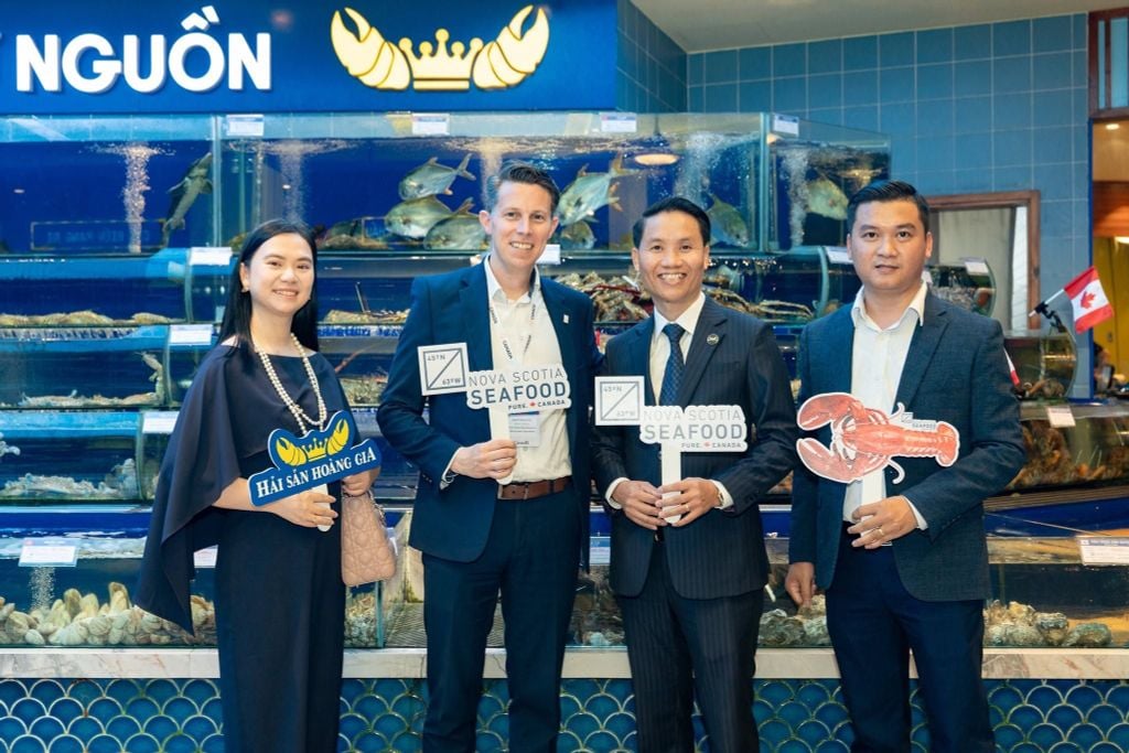 HẢI SẢN HOÀNG GIA VINH DỰ ĐÓN TIẾP THỨ TRƯỞNG CANADA