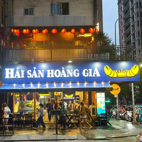 HẢI SẢN HOÀNG GIA 37 LÝ TỰ TRỌNG (QUẬN 1): NHÀ HÀNG HẢI SẢN NGAY TRUNG TÂM, MỞ ĐẾN NỬA ĐÊM