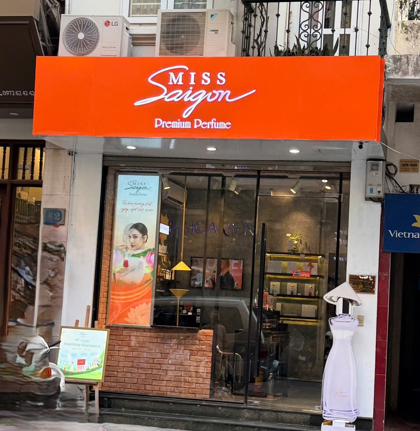 Miss Saigon Premium 40 Hàng Trống