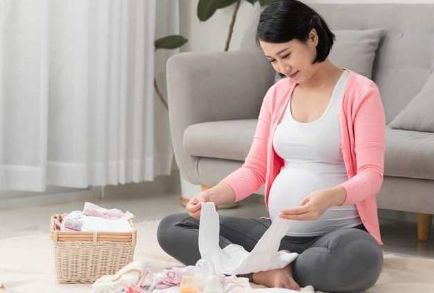 9 sai lầm 'tưởng cần' khi chuẩn bị đồ đi sinh cho bé