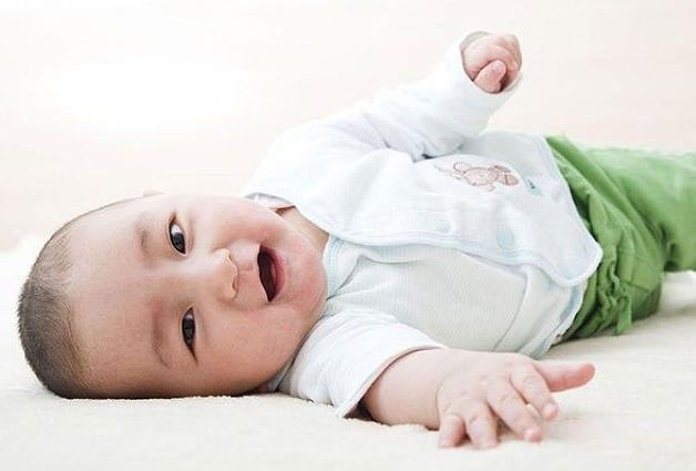 Bé 3 tháng tuổi phát triển như thế nào? Cân nặng, giấc ngủ và dấu hiệu cần lưu ý