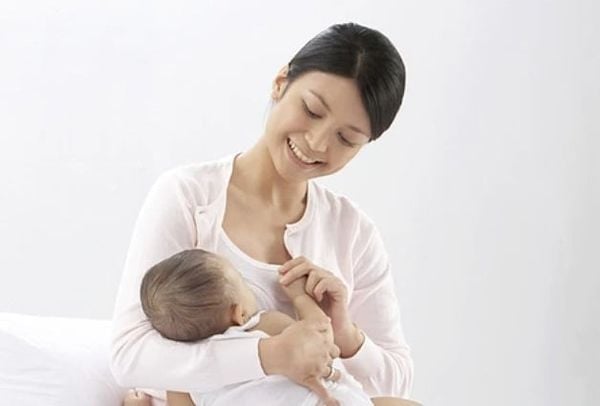 Bảo quản sữa và đồ ăn của bé khi thời tiết ẩm: Mẹ cần lưu ý điều gì để luôn an tâm?