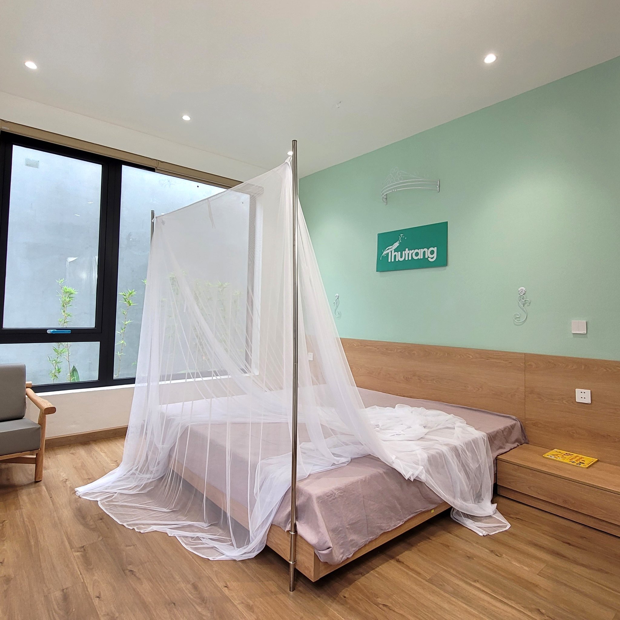 Cây Mắc Màn Tiện Lợi: Giá Vài Chục, Cực Kì Xứng Đáng Bỏ Tiền Đầu Tư