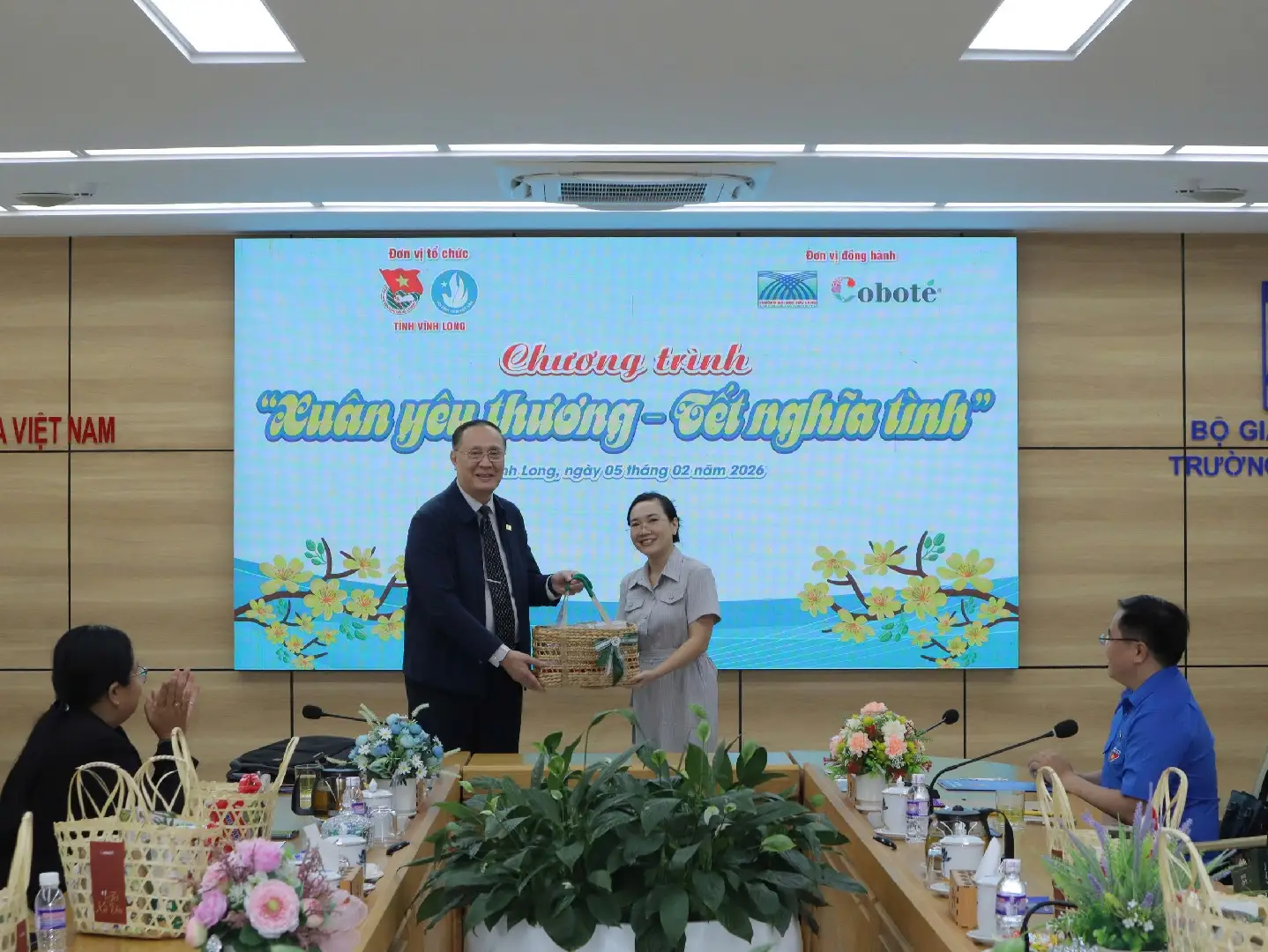 Coboté gắn kết cùng sinh viên quốc tế tại Trường Đại học Cửu Long