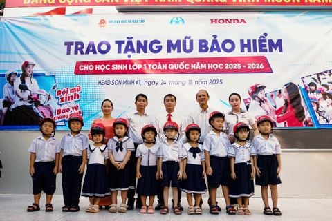 HEAD Sơn Minh trao mũ bảo hiểm và tập huấn ATGT cho phụ huynh, học sinh Bình Chánh