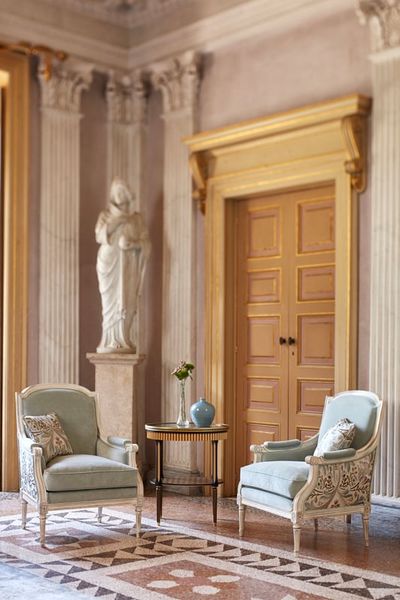 Ghế Armchair cao cấp Louis XVI sơn trắng