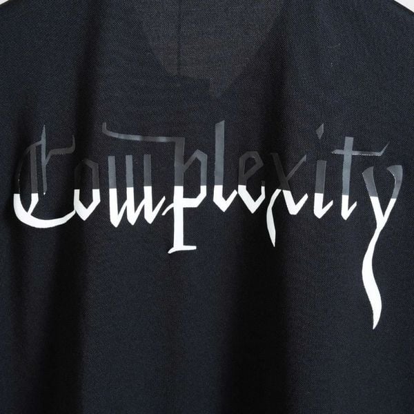 Mô tả chi tiết áo polo đen in big size nam AKYOO