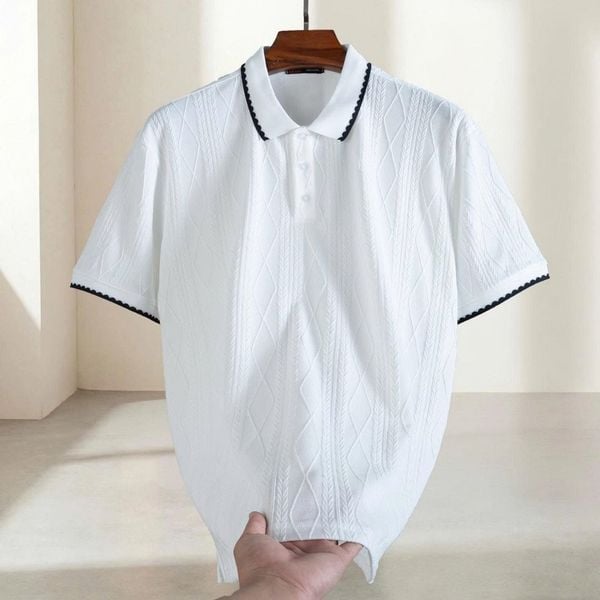 Chi tiết áo polo trắng viền big size nam AKYOO, thời trang cho người ngoại cỡ từ 80-140kg