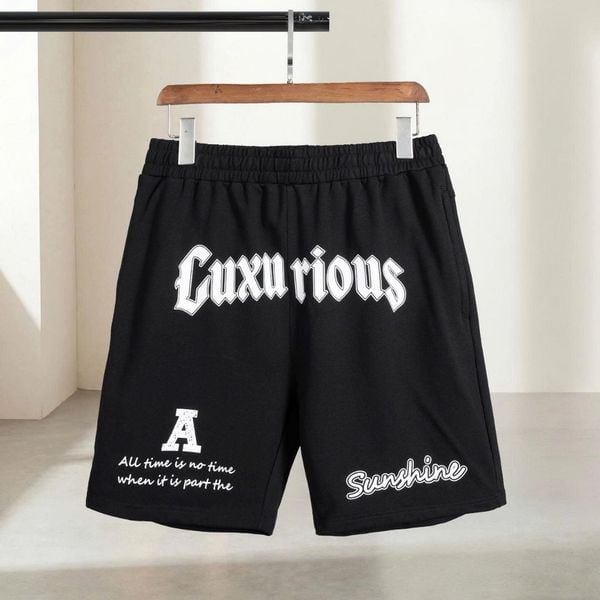 Chi tiết quần short thun đen in chữ big size nam AKYOO, thời trang cho người ngoại cỡ từ 80-140kg