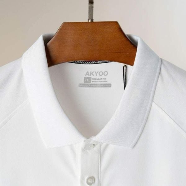 Chi tiết áo polo trắng trơn big size nam Akyoo
