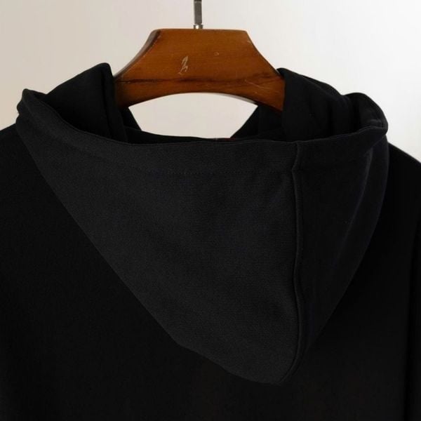 Chi tiết mặt sau mũ áo hoodie đen big size nam
