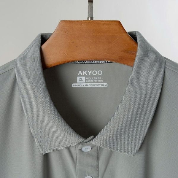 Chi tiết cổ bẻ và nẹp 3 nút áo polo big size nam PL D5