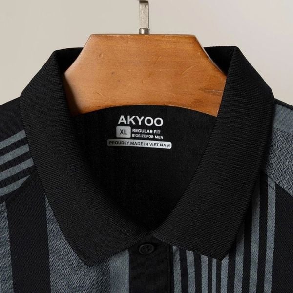 Chi tiết cổ áo polo đen sọc big size nam