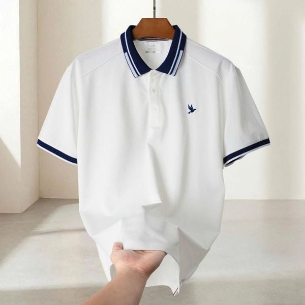 Áo polo trắng cổ xanh than big size nam AKYOO treo móc