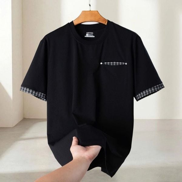 Mặt trước áo thun đen big size nam AT C THAN treo móc