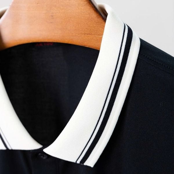 Chi tiết áo polo logo big size nam AKYOO