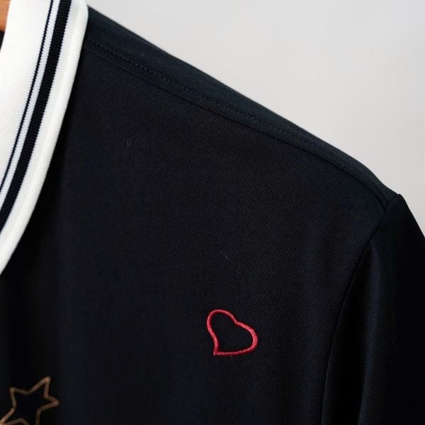 Chi tiết áo polo logo big size nam AKYOO