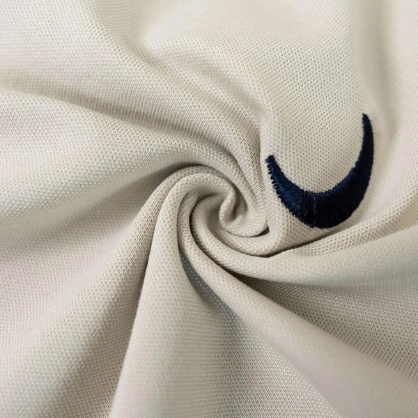 Chi tiết áo polo kem big size nam AKYOO