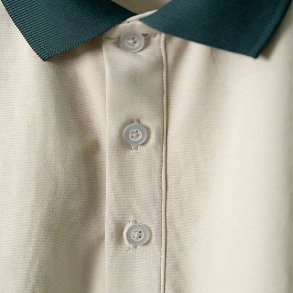 Chi tiết áo polo phối be big size nam AKYOO