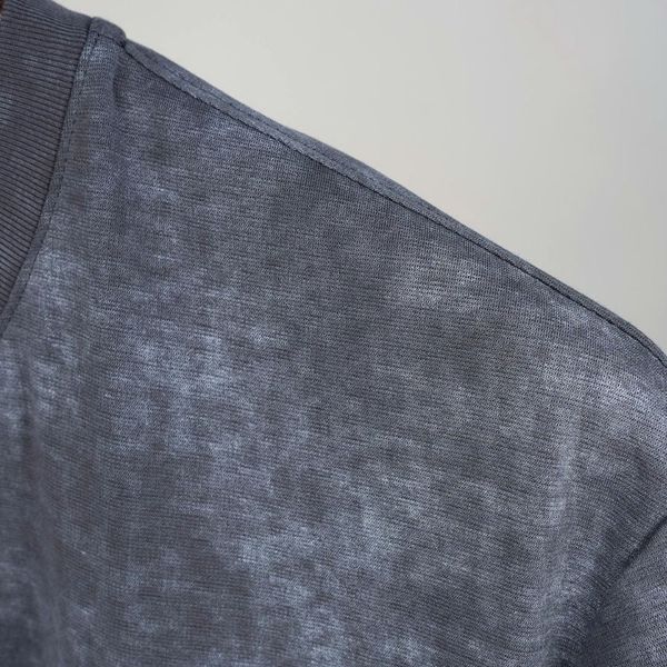 Chi tiết áo thun loang xám big size nam AKYOO