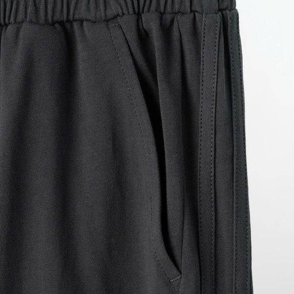 Chi tiết túi sau quần short thun đen big size nam