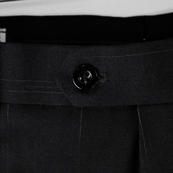 Chi tiết quần âu đen họa tiết big size nam AKYOO