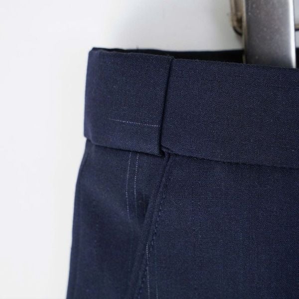 Chi tiết quần âu xanh họa tiết big size nam AKYOO