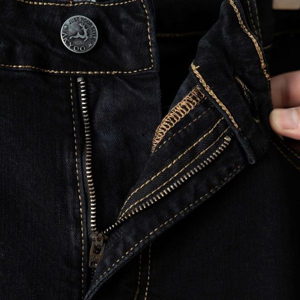 Chi tiết quần jean đen viền big size nam AKYOO, thời trang cho người ngoại cỡ từ 80-140kg