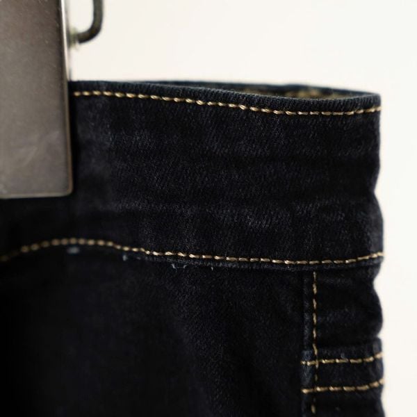 Chi tiết quần jean đen viền big size nam AKYOO, thời trang cho người ngoại cỡ từ 80-140kg