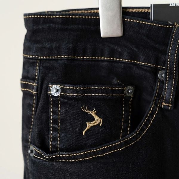 Chi tiết quần jean đen viền big size nam AKYOO, thời trang cho người ngoại cỡ từ 80-140kg