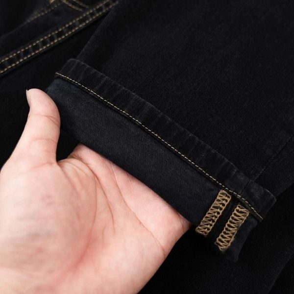 Chi tiết quần jean đen viền big size nam AKYOO, thời trang cho người ngoại cỡ từ 80-140kg