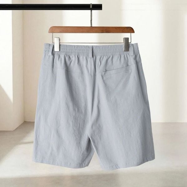 Mặt sau quần short đũi ghi big size nam AKYOO với lưng thun và túi sau