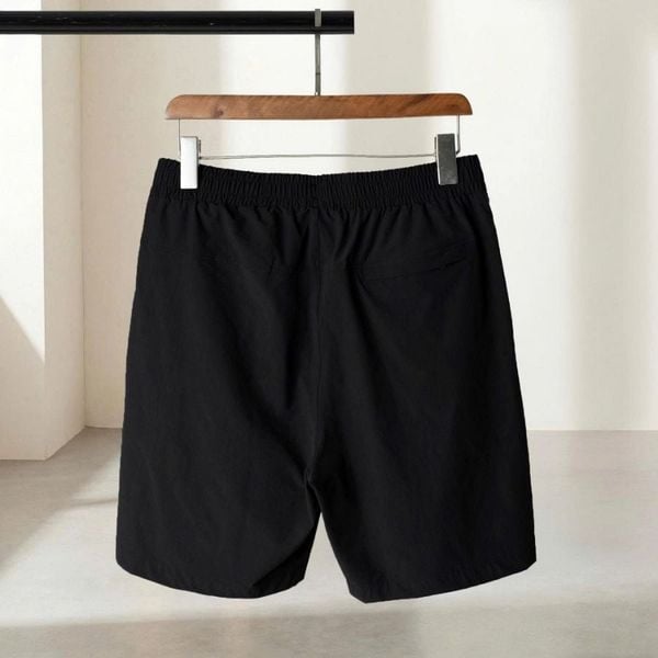 Mặt sau quần short gió đen big size nam AKYOO với túi sau