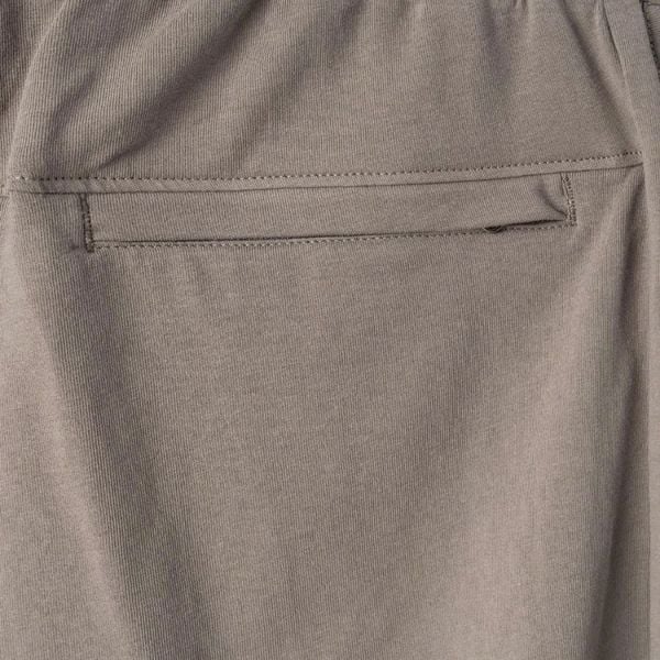 Chi tiết túi sau quần short thun nam big size màu nâu