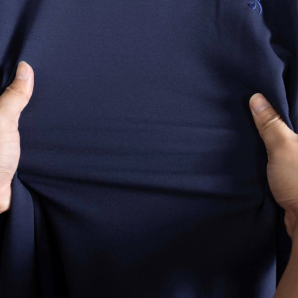 Chi tiết áo nỉ xanh trơn big size nam Akyoo