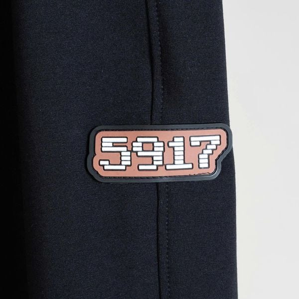 Chi tiết quần nỉ viên logo big size nam Akyoo