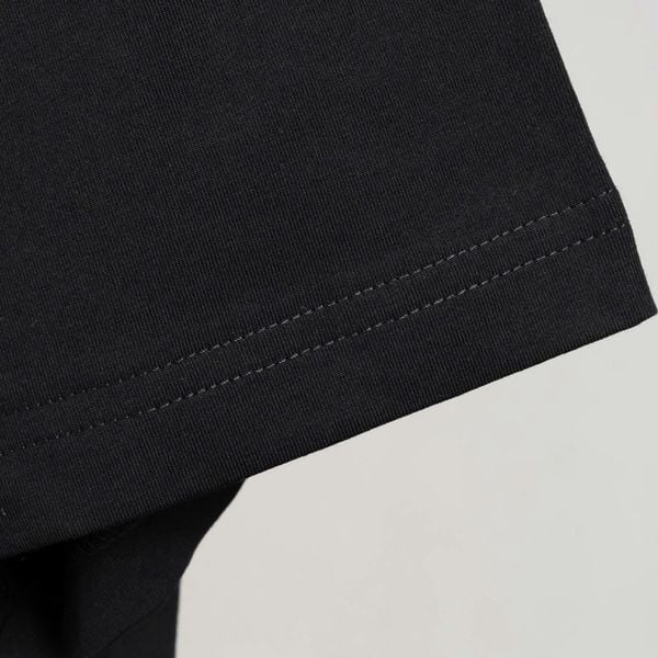 Chi tiết áo thun đen in big size nam AKYOO