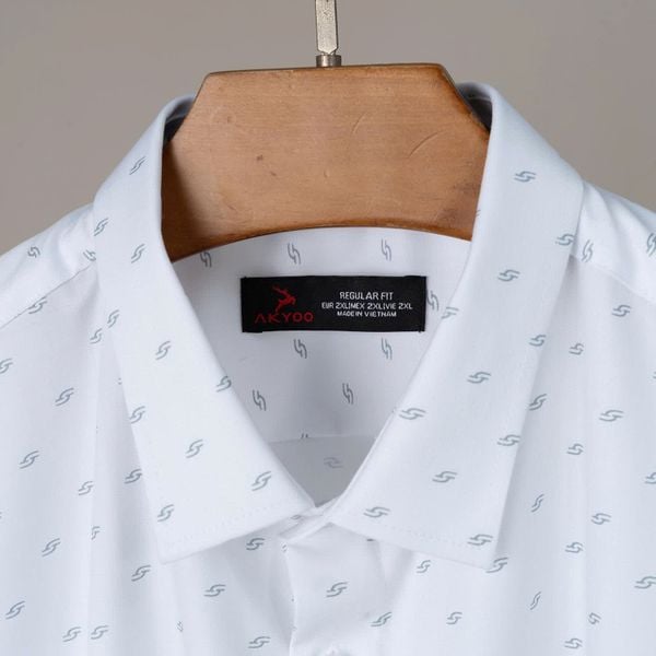 Mô tả chi tiết áo sơ mi trắng in big size nam AKYOO