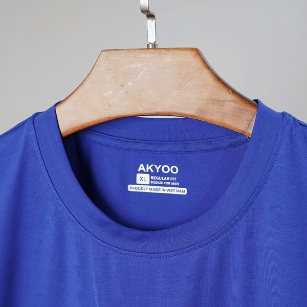 Chi tiết áo thun xanh in big size nam AKYOO