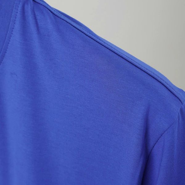 Chi tiết áo thun xanh in big size nam AKYOO