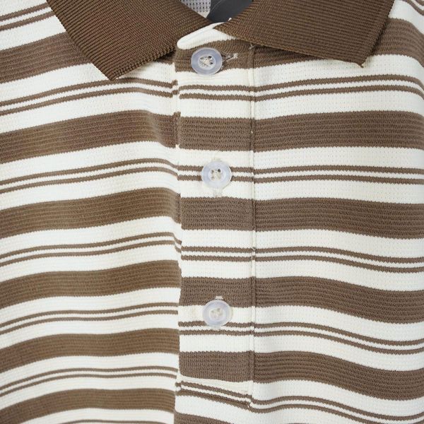 Chi tiết áo polo kẻ nâu big size nam AKYOO