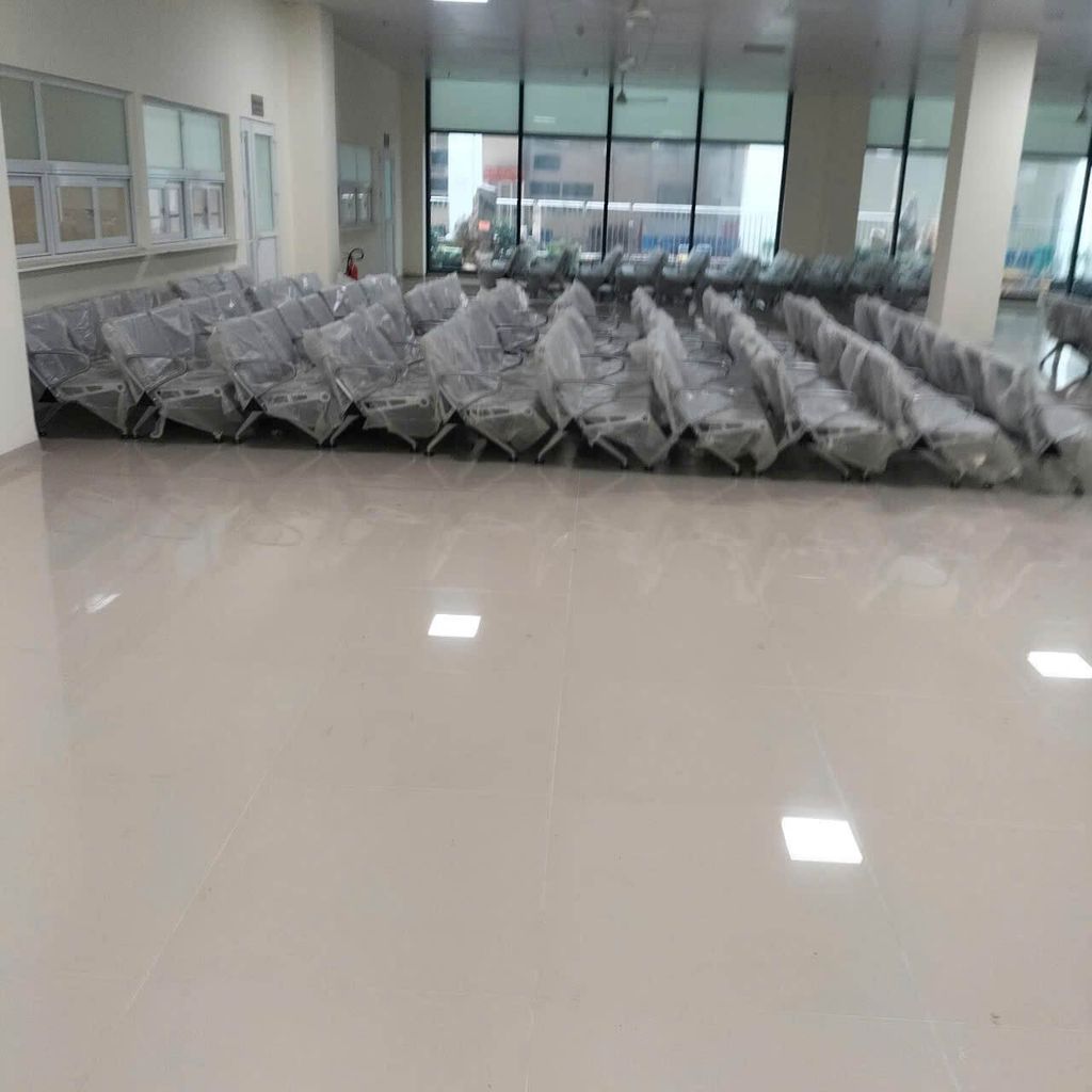 Ghe-Cho-4-cho-ngoi-3-tay-benh-vien-Hoc-Mon