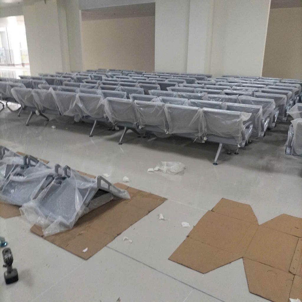 Ghe-Cho-4-cho-ngoi-3-tay-benh-vien-Hoc-Mon