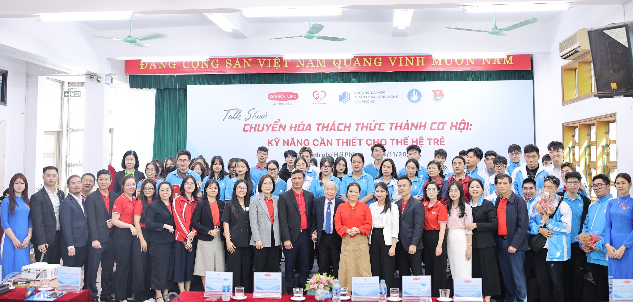 HPU tổ chức Talkshow “Chuyển hóa thách thức thành cơ hội – Kỹ năng cần thiết cho thế hệ trẻ” và giao lưu với Công ty BHNT Dai-ichi Việt Nam