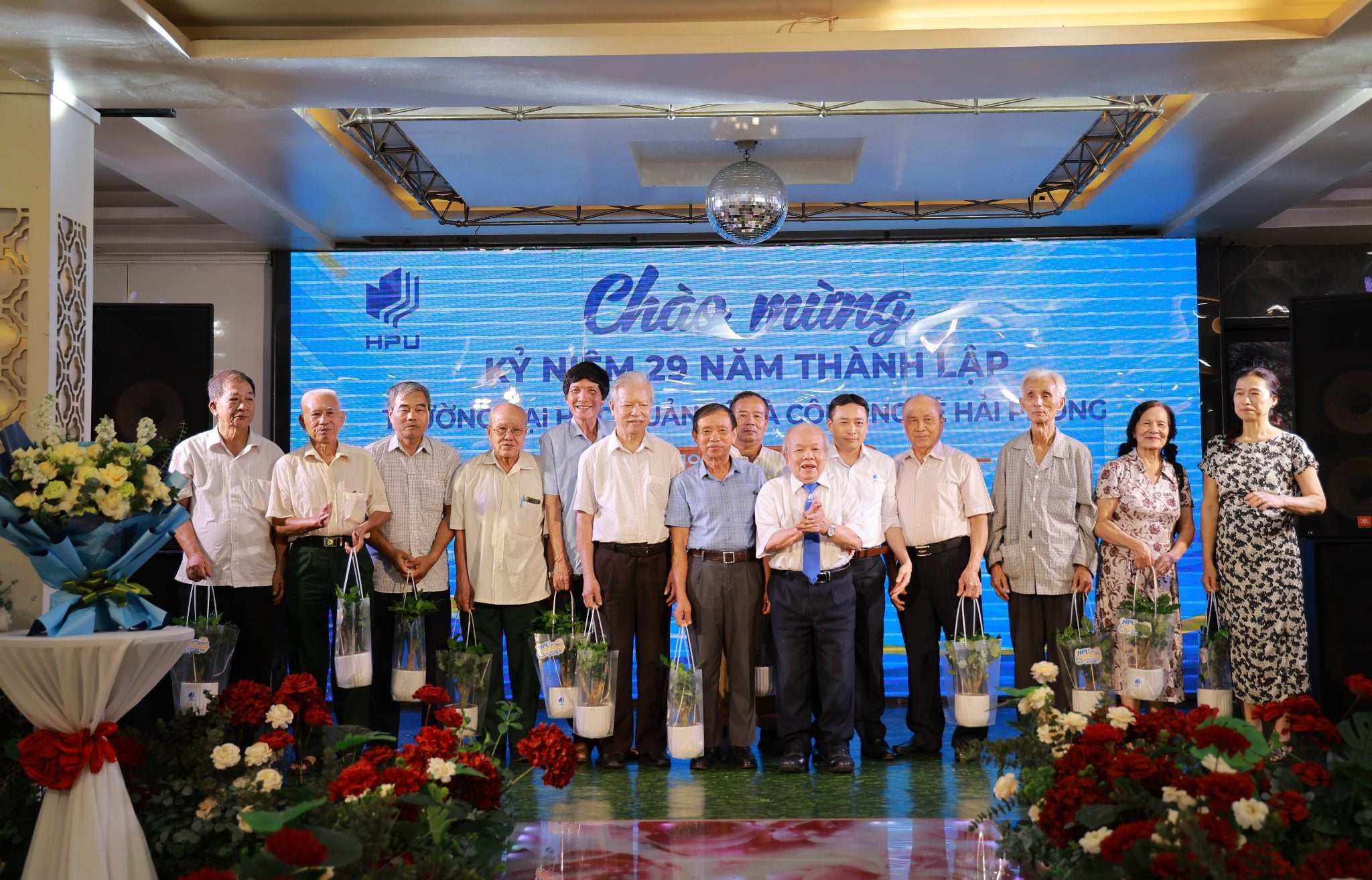 HPU tổ chức họp mặt kỷ niệm 29 năm thành lập: Gắn kết truyền thống, hướng tới chặng đường phát triển mới