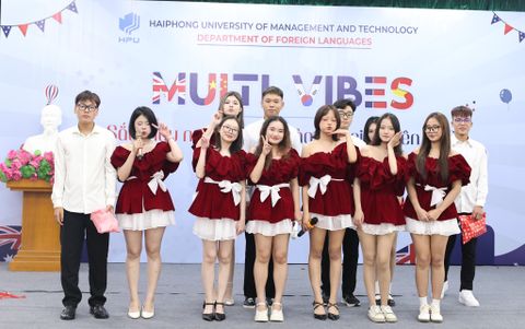 “Multi-Vibes – Sắc màu ngôn ngữ” Gala chào tân sinh viên Khoa Ngoại ngữ năm 2025